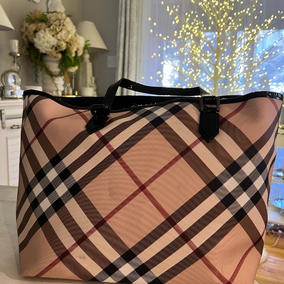 Burberry Tote + Matching Pouch Set β Classic Check & Patent Trim - Picture 4 of 10